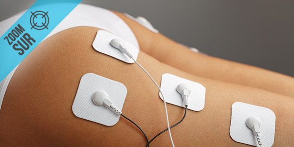 Stimulateur Musculaire Avec Électrodes, Le Masseur Sur Les Fesses